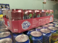 Fanta Strawberry & Kiwi blikjes, tray 24 x 33cl